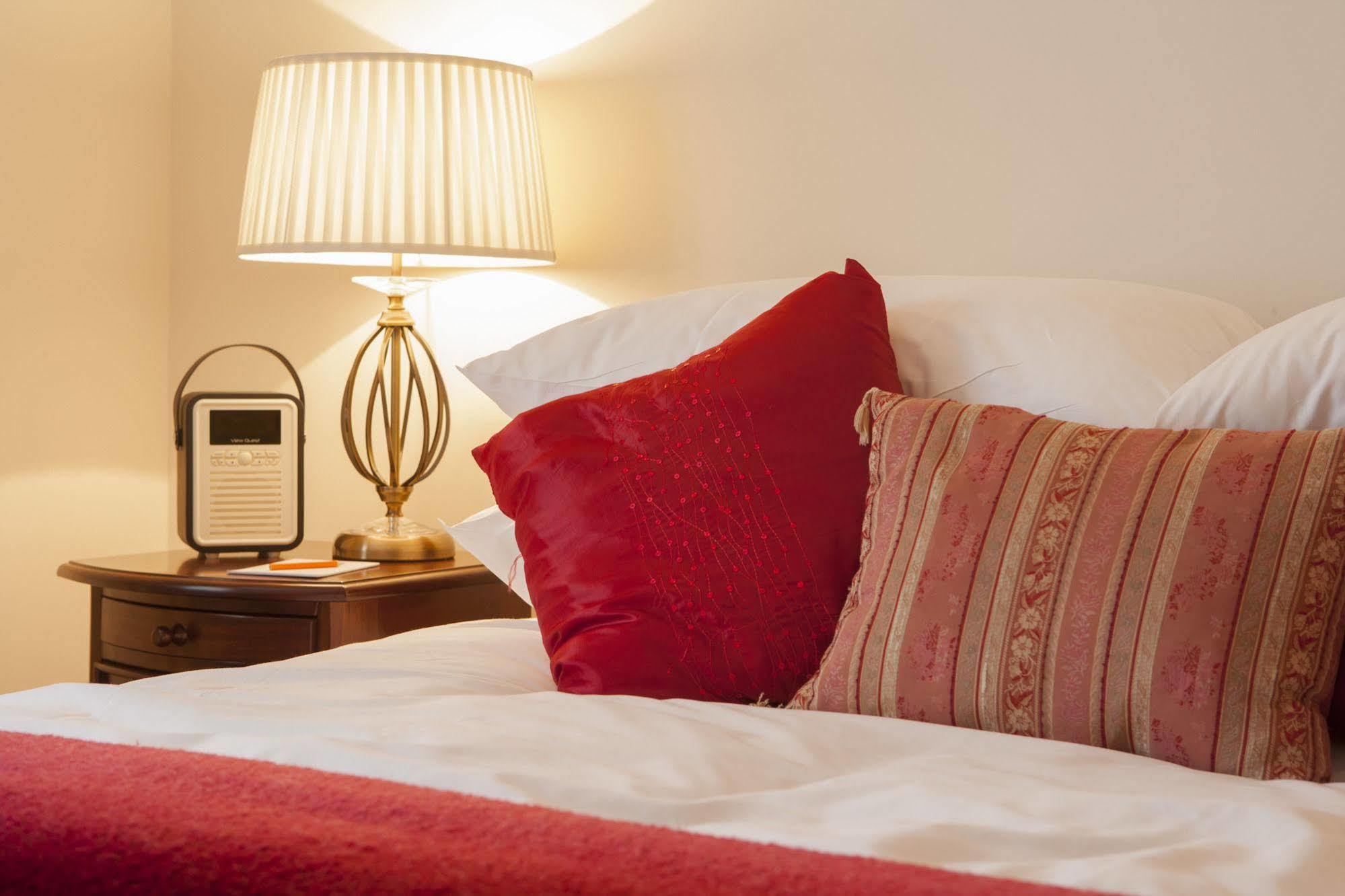 The Bishops Table Hotel Farnham  Ngoại thất bức ảnh